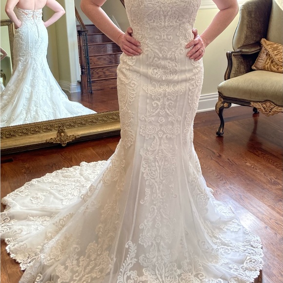 Maggie Sottero wedding dress model # 20MS683 . - Picture 6 of 8